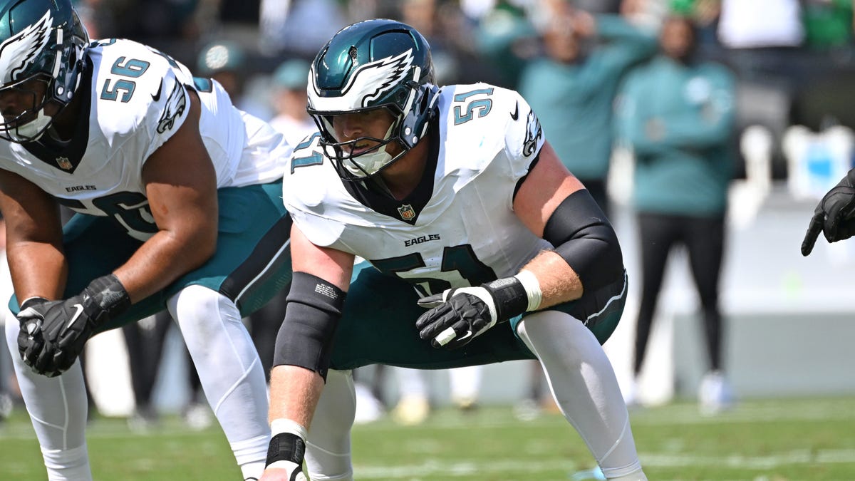 Will Eagles center play vs. Packers?