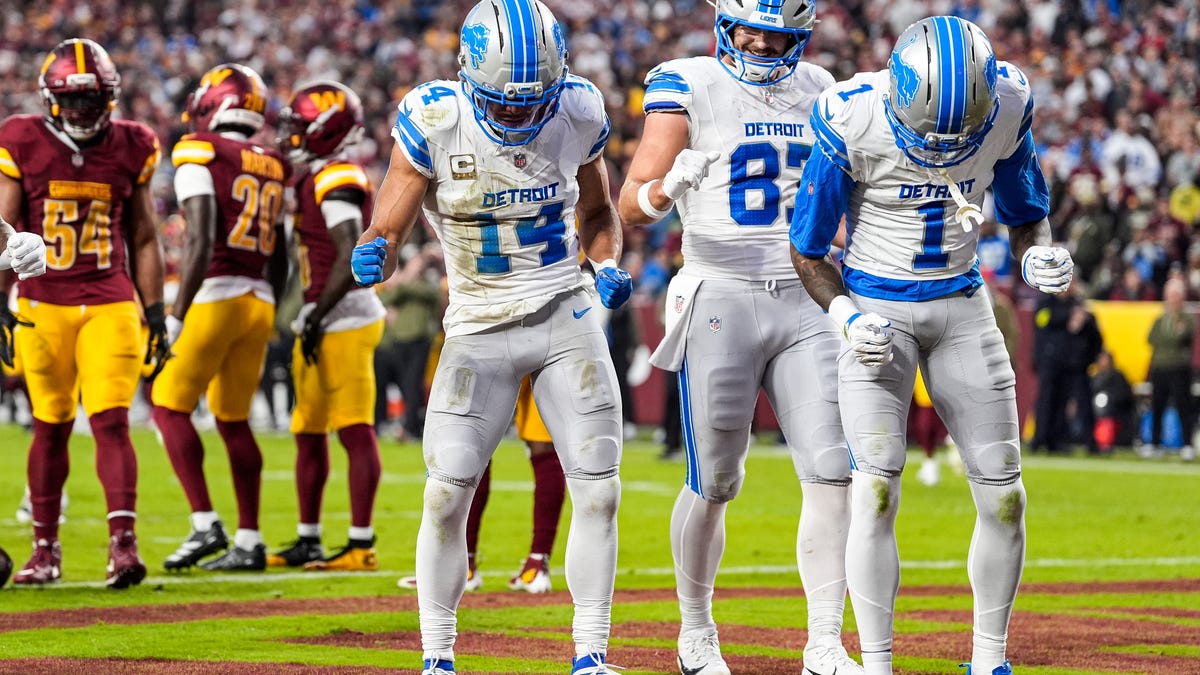 Lions WR Amon-Ra St. Brown fined for striking Daron Payne