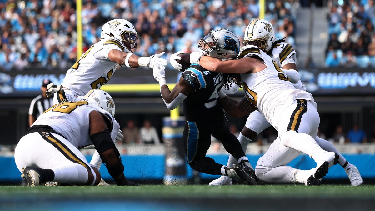 Demario Davis, Kool-Aid McKinstry among Saints' midyear Studs and Duds