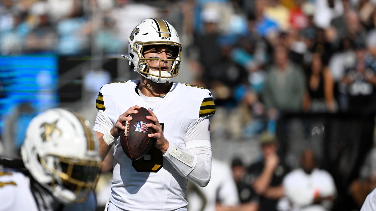 Where do experts have the Saints after the bye?