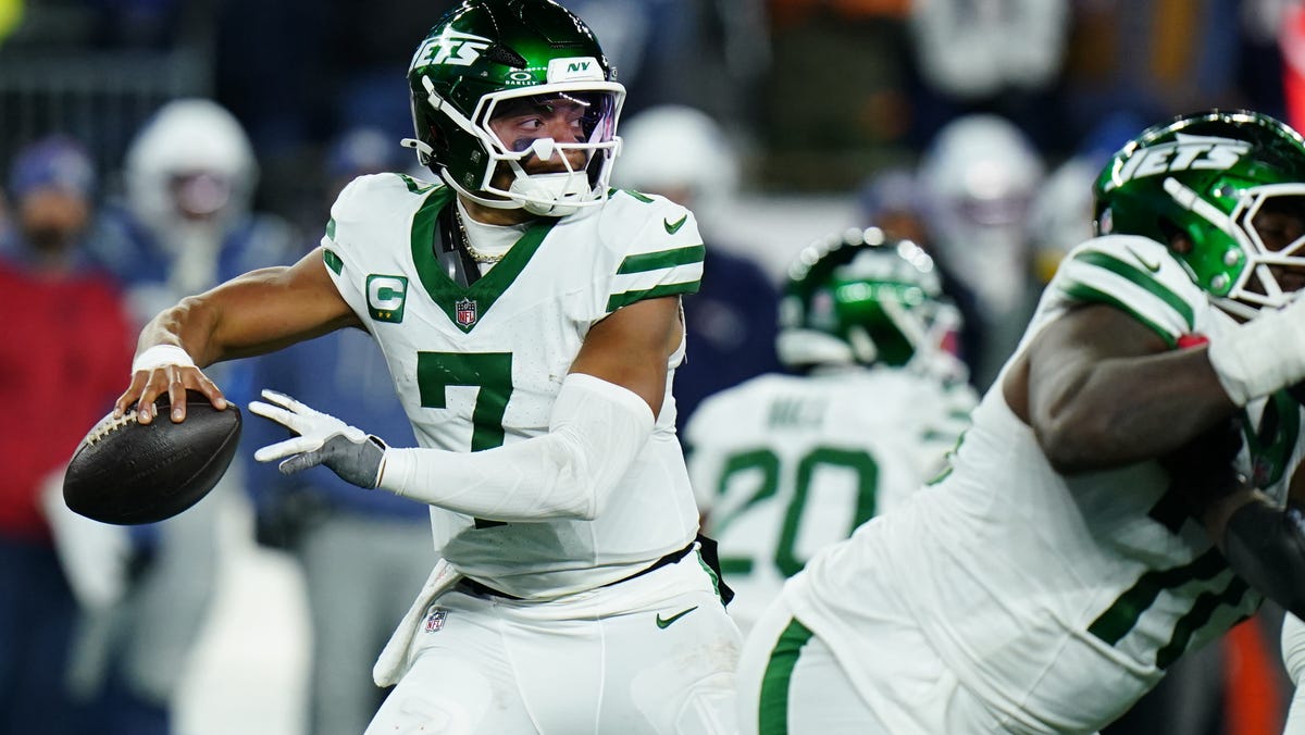 What Aaron Glenn said about Justin Fields, Jets' starting QB spot