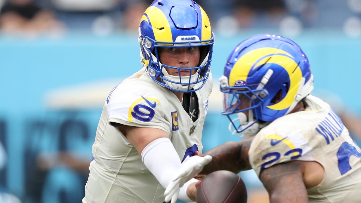 LA debuts 'Midnight Mode' vs. Seahawks