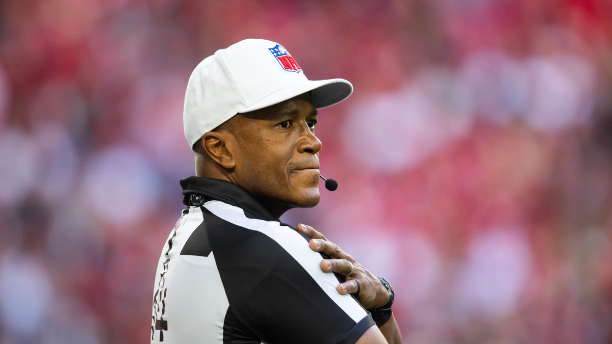 NFL ref makes call in Spanish during Dolphins-Commanders Madrid game