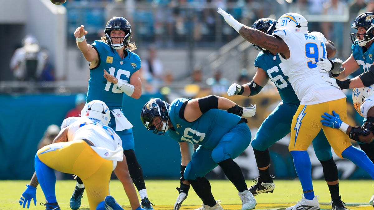 Jacksonville Jaguars blow past Chargers, 35-6, for critical tiebreaker