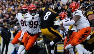 How long is Aaron Rodgers out for? Steelers QB has left wrist injury.