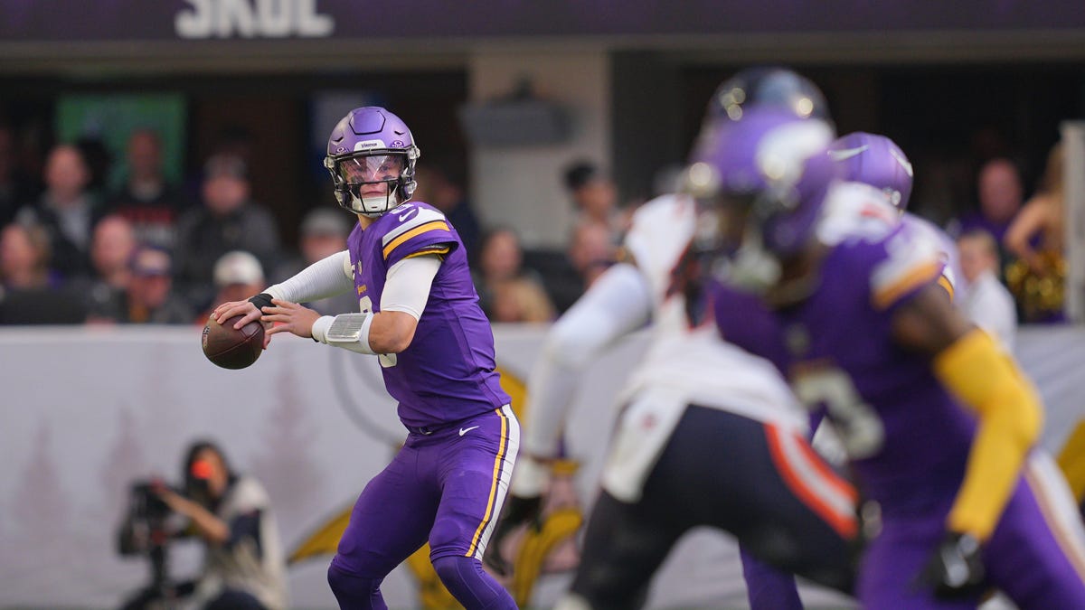 What grade did Vikings' J.J. McCarthy earn in Week 11?