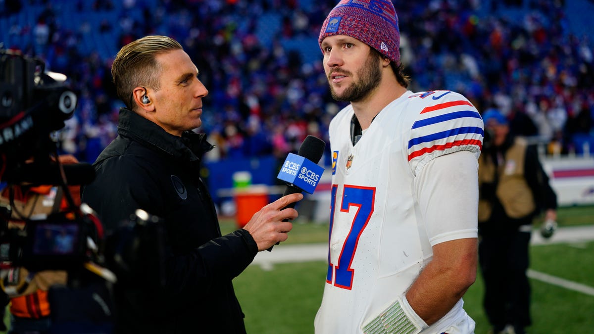 Bills QB Josh Allen on-field interview after win vs Buccaneers (video)