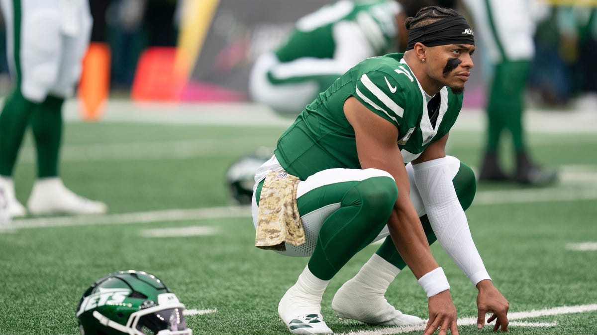 Justin Fields' NFL career revival looks like long shot after benching