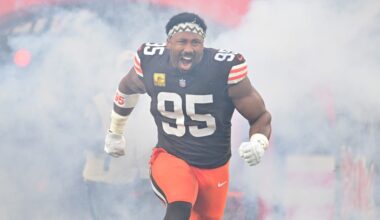 Garrett becomes first with six straight 12‑sack NFL seasons