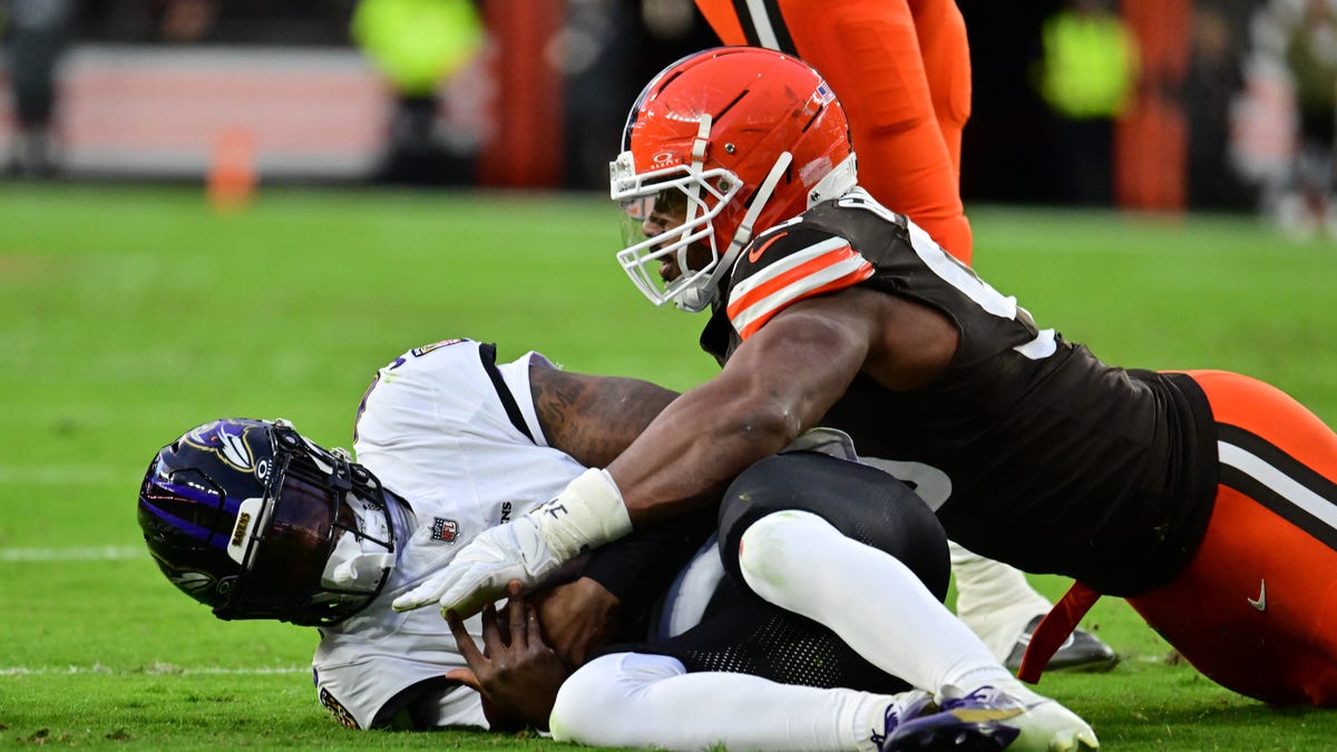 Reviewing the top defenders in the tough Week 11 loss