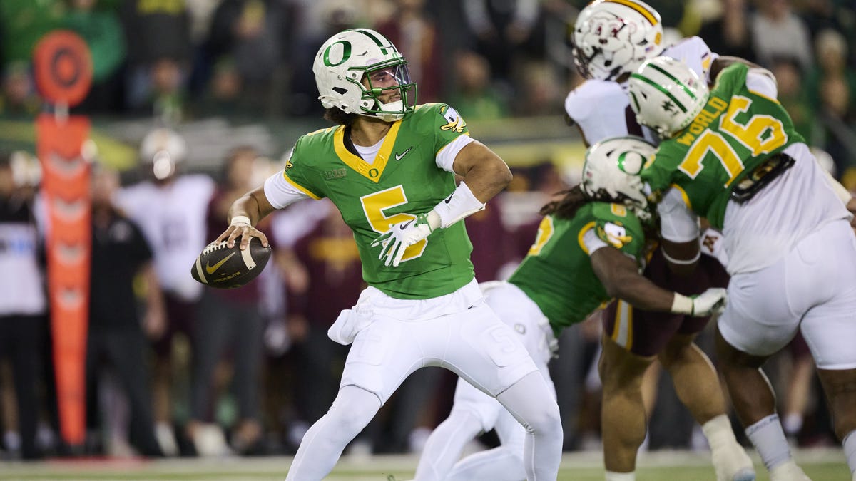 Dante Moore predicted to join Dillon Gabriel in ESPN's 2026 mock draft