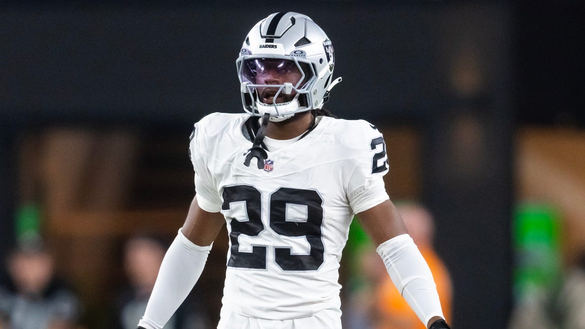 LA adds 2 DBs, signs Harrison Mevis