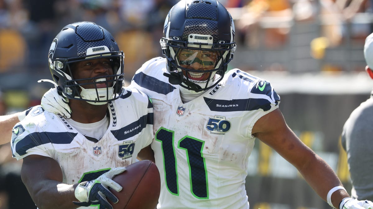 Seattle reveals uniform combo for Week 12 NFL game