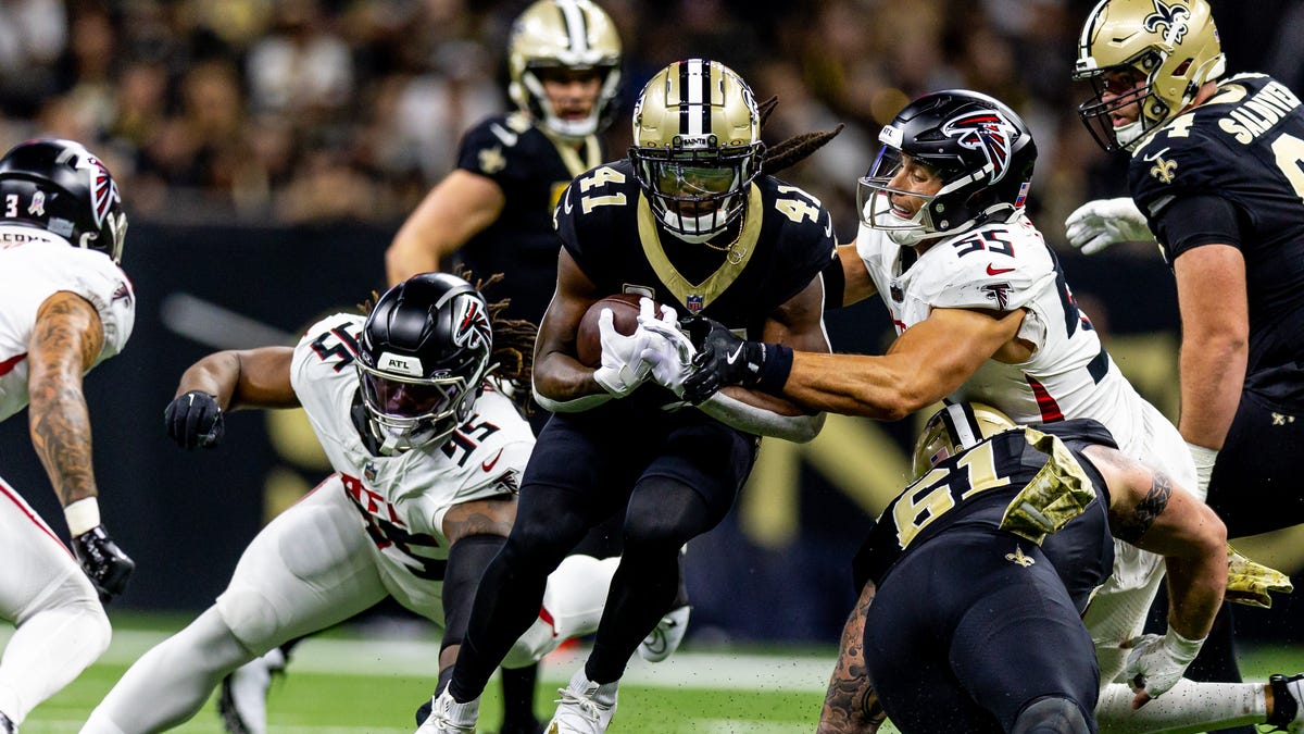 Alvin Kamara, Devin Neal must run on Atlanta