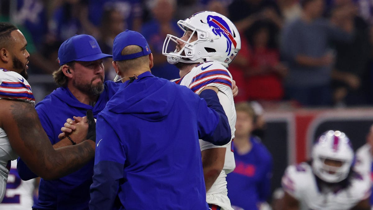 Bills QB says left shoulder went 'numb'