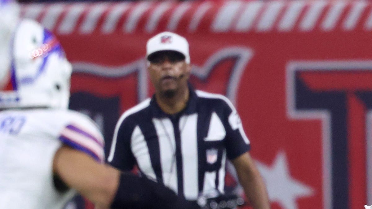 Referee in Bills-Texans 'TNF' game avoids major injury