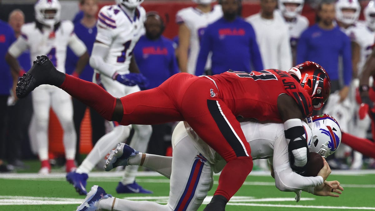 Bills' Josh Allen updates injury scare after Texans loss