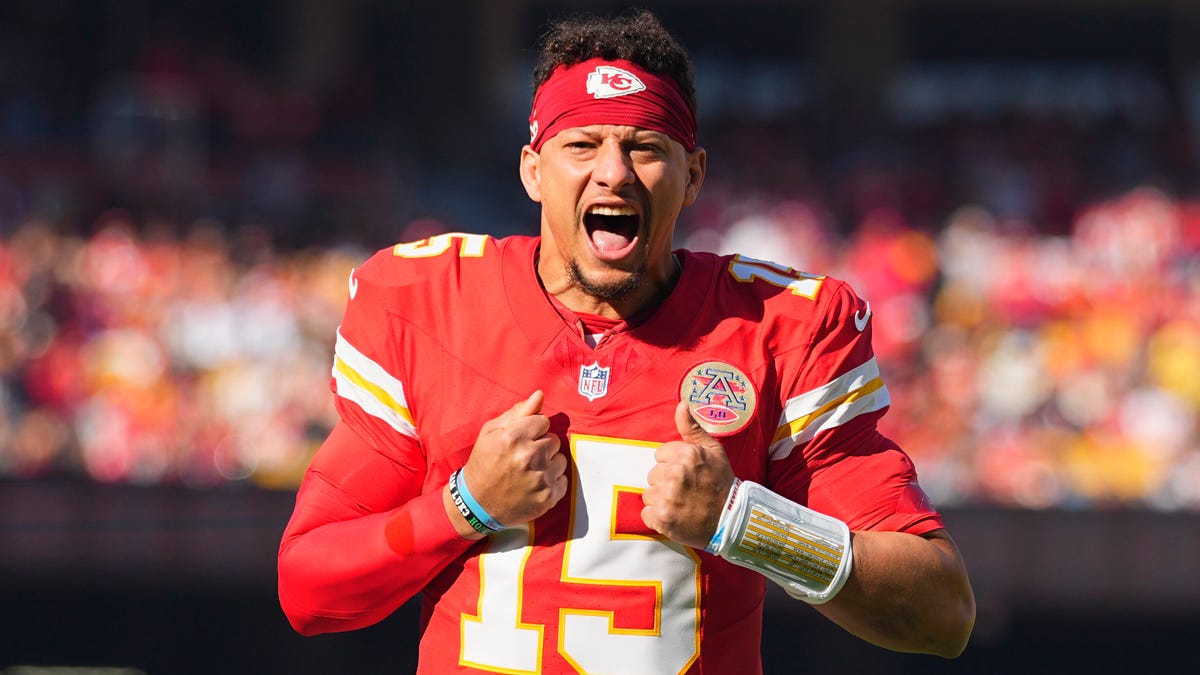 Odds to make playoffs, win AFC West