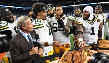 Packers' Nazir Stackhouse shares meal with Ford Field security