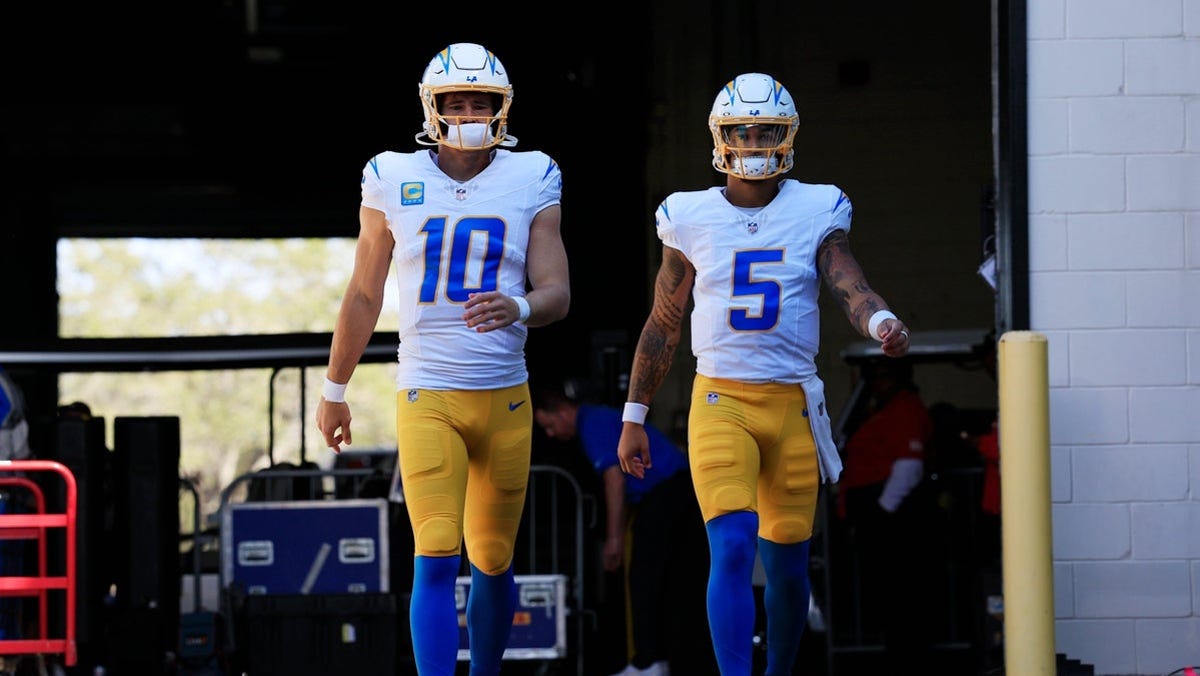 Chargers vs. Raiders prediction, pick, odds for Sunday's NFL Week 13 game