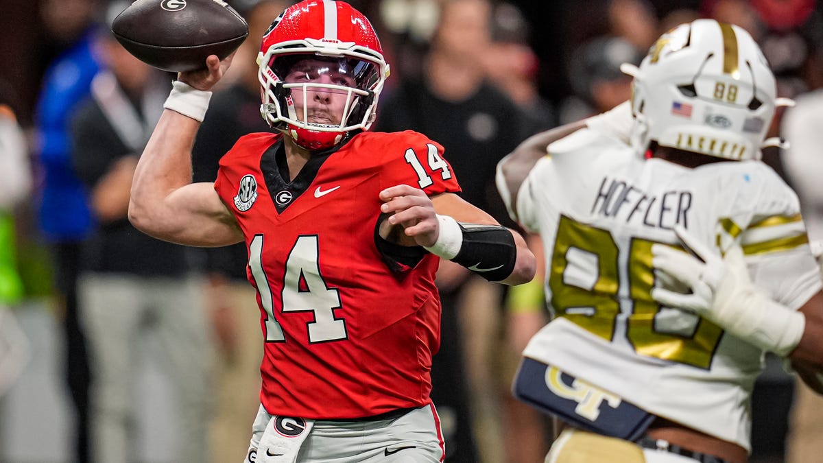 Bulldogs keeps CFP bye alive