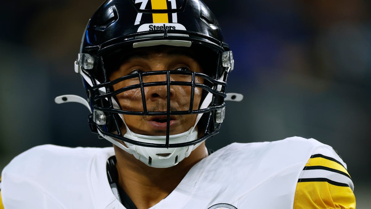 Andrus Peat will start in place of Broderick Jones