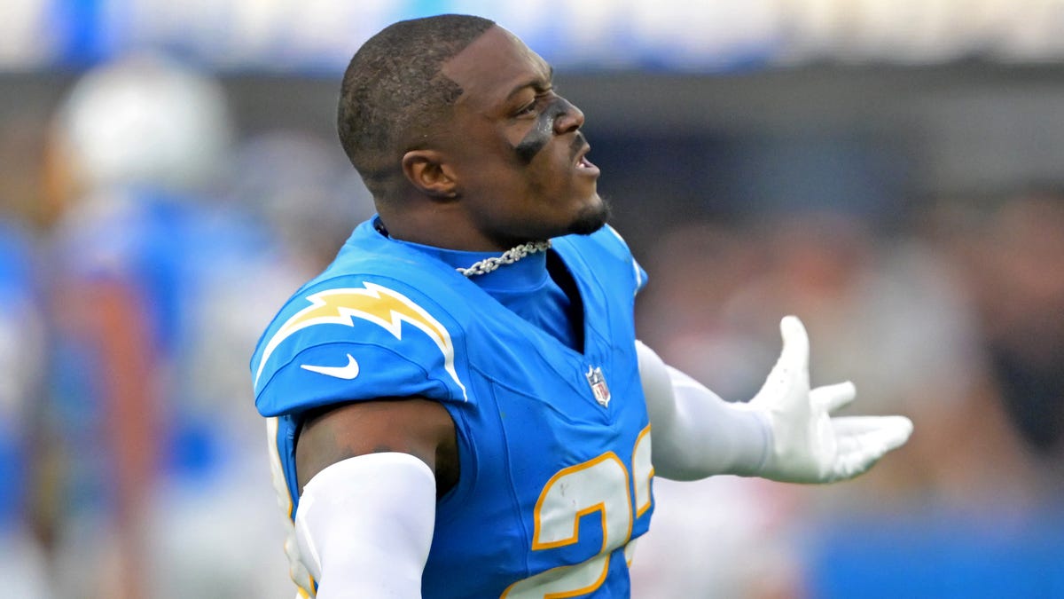 Chargers wild tip drill INT vs. Raiders upheld after review