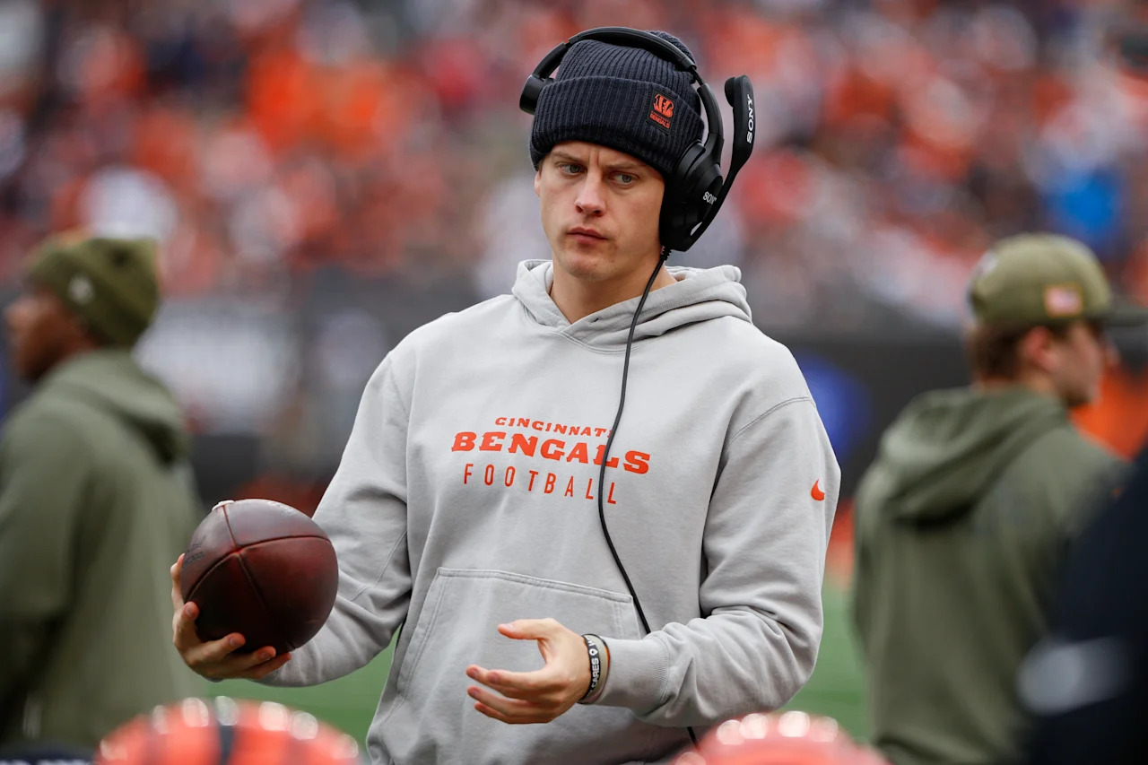 Cincinnati Bengals quarterback Joe Burrow stands on the sidelines during the game against the Chicago Bears. (Photo by Ian Johnson/Icon Sportswire via Getty Images)