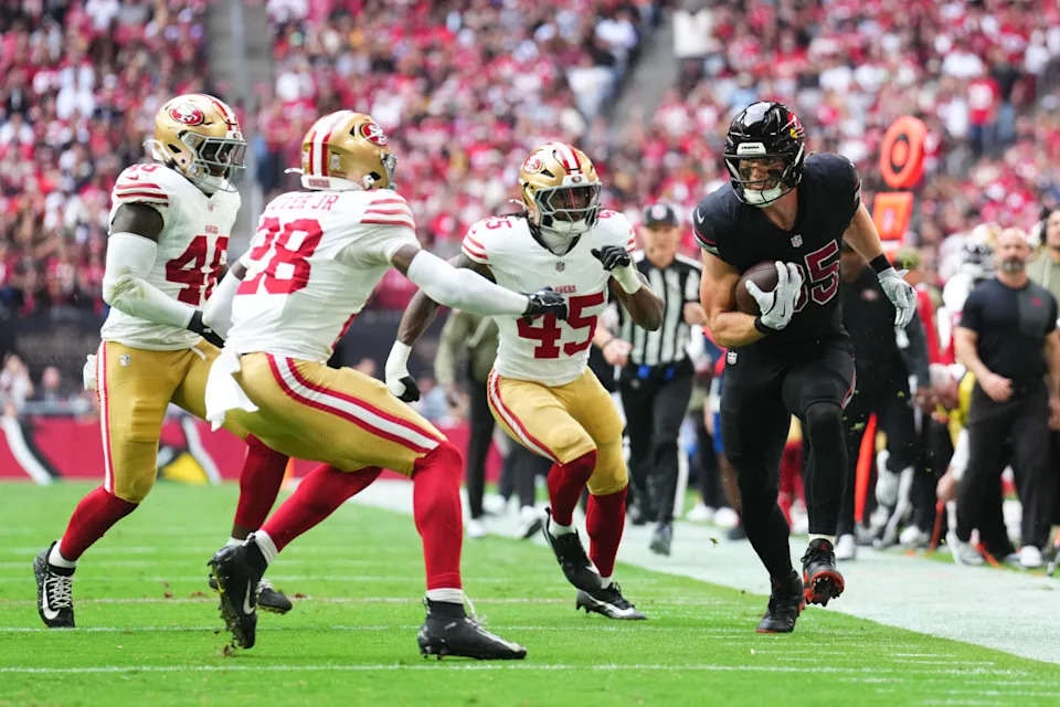 Arizona Cardinals tight end Trey McBride (85) runs the ball in the first quarter against the San Francisco 49ers.© Joe Camporeale-Imagn Images