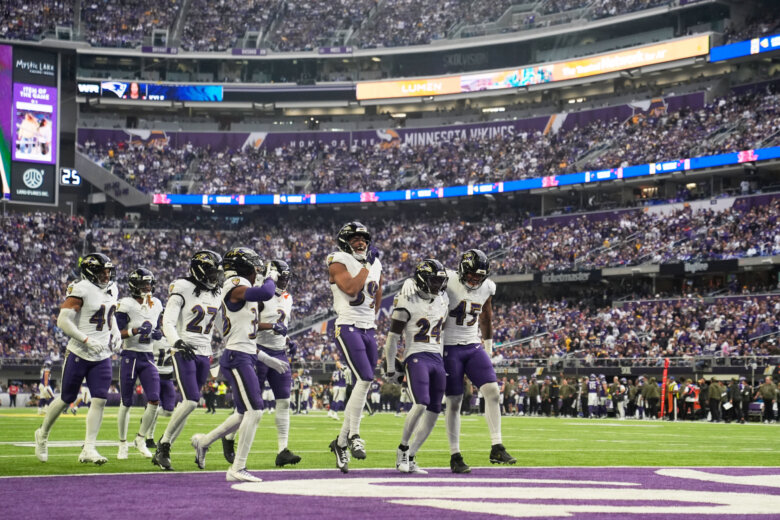 Ravens win 3rd straight game, get 3 takeaways to take down gaffe-prone Vikings 27-19