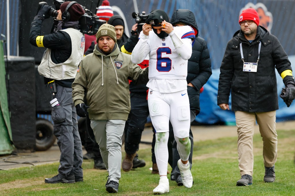 Jaxson Dart back at Giants practice in next protocol step