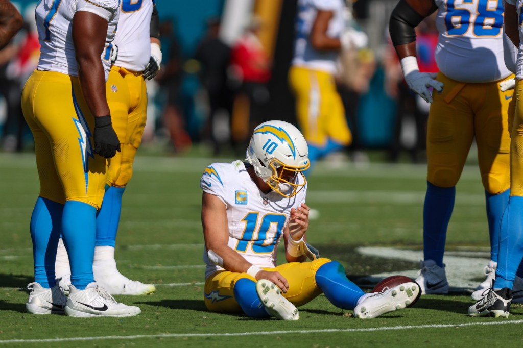 Chargers’ Justin Herbert checked for concussion after 2nd quarter hit – Orange County Register