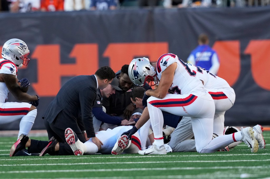 Patriots bemoan injuries to two key rookie offensive starters: 'It hurts'