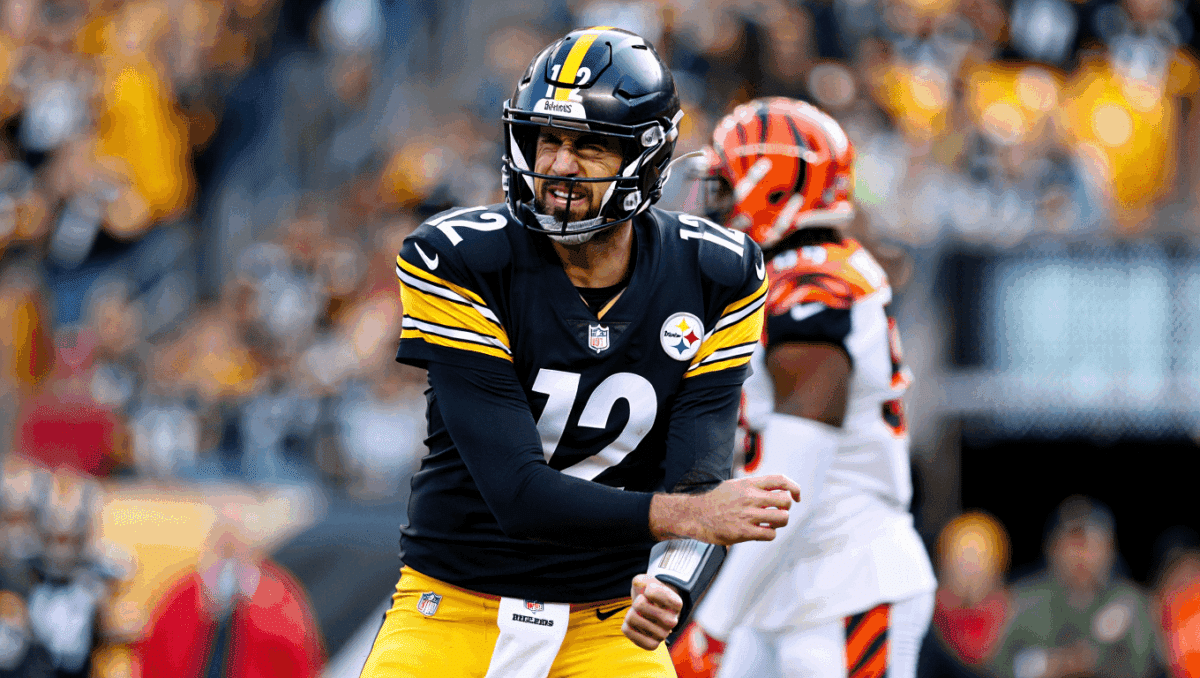 Aaron Rodgers wrist injury could derail Pittsburgh Steelers' playoff hopes