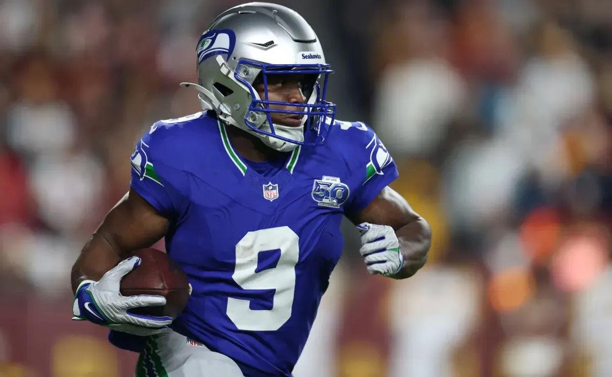 Is Kenneth Walker III playing today for Seahawks vs Titans in Week 12 of 2025 NFL season?