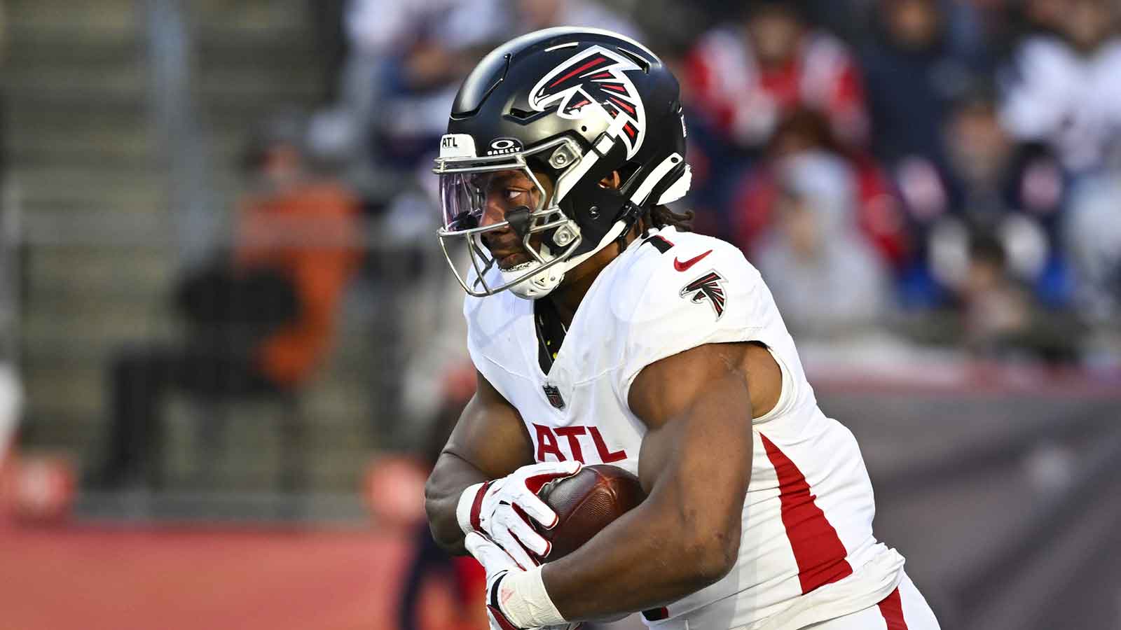 Atlanta Falcons running back Bijan Robinson (7) runs the ball against the New England Patriots during the third quarter at Gillette Stadium. 