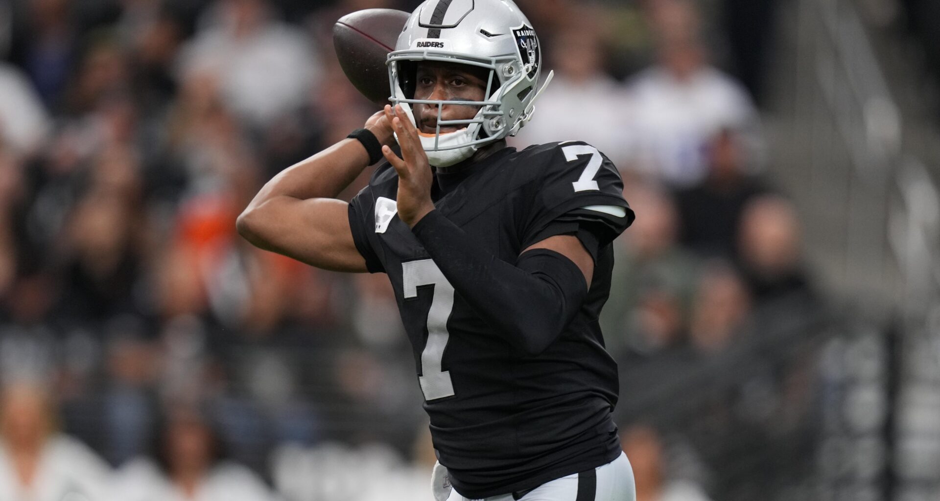 Geno Smith Apologizes for Flipping Off Raiders Fans on Video After Browns Loss
