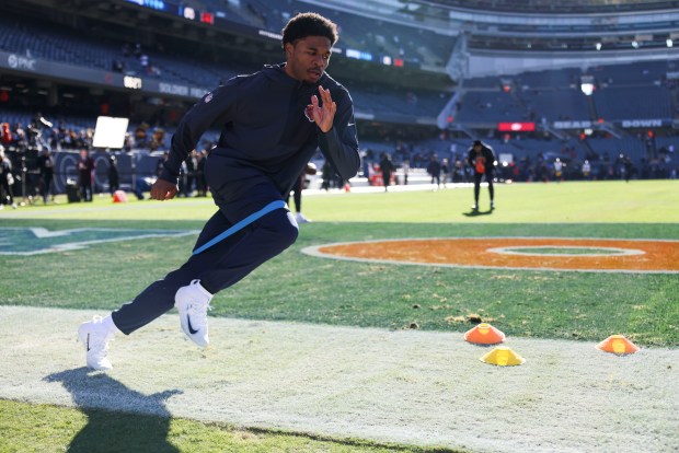 Bears safety Elijah Hicks warms up before the game against the Steelers on Sunday, Nov. 23, 2025, at Soldier Field. (Eileen T. Meslar/Chicago Tribune)