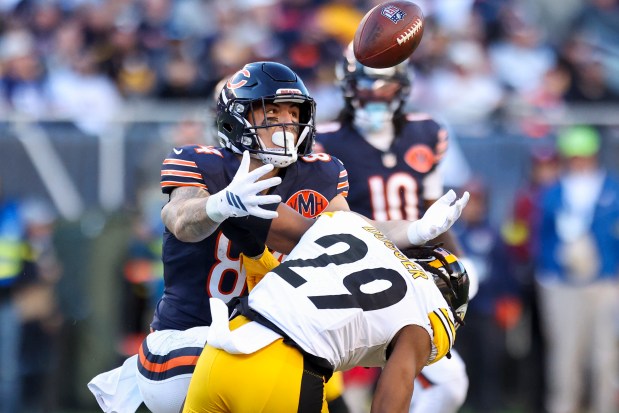 Bears tight end Colston Loveland juggles a pass from quarterback Caleb Williams while covered by Steelers safety Kyle Dugger (29) during the fourth quarter Sunday, Nov. 23, 2025, at Soldier Field. (Eileen T. Meslar/Chicago Tribune)