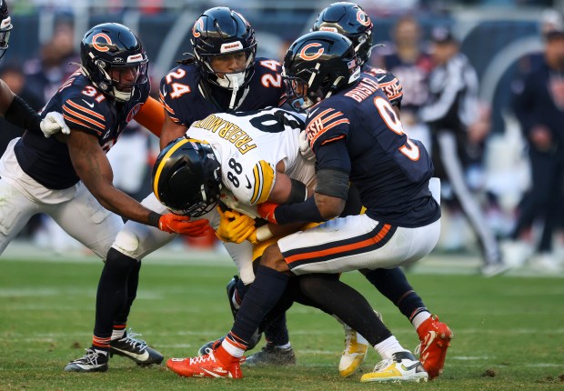 Bears safety Kevin Byard III (31), cornerback Nick McCloud (24) and safety Jaquan Brisker (9) wrap up Steelers tight end Pat Freiermuth during the fourth quarter Sunday, Nov. 23, 2025, at Soldier Field. (Eileen T. Meslar/Chicago Tribune)