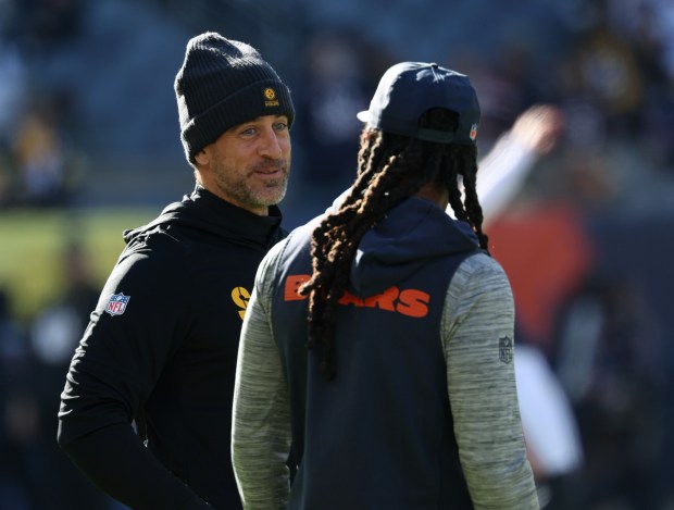 Steelers quarterback Aaron Rodgers talks with Bears defensive backs coach Al Harris before a game at Soldier Field on Sunday, Nov. 23, 2025. (John J. Kim/Chicago Tribune)