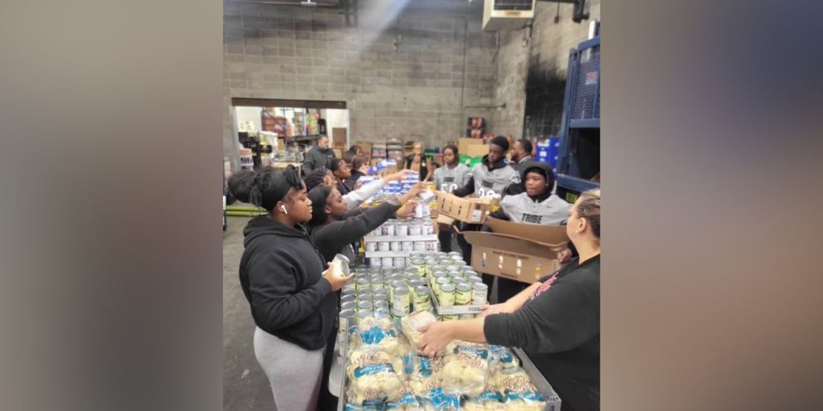 Hayti Football Team and Cheerleaders give back to the community