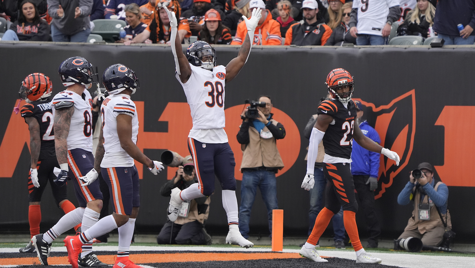 Spice Adams, Peanut Tillman thrilled at Bears offensive outburst in Week 9 win