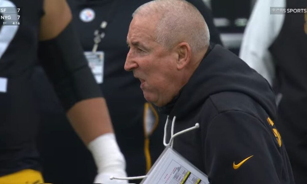 Big-Brained, Gum-Chewing Danny Smith Made A Brilliant Decision Sunday