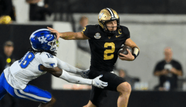 The Kentucky offense huddles vs Vanderbilt, via Mont Dawson, KSR