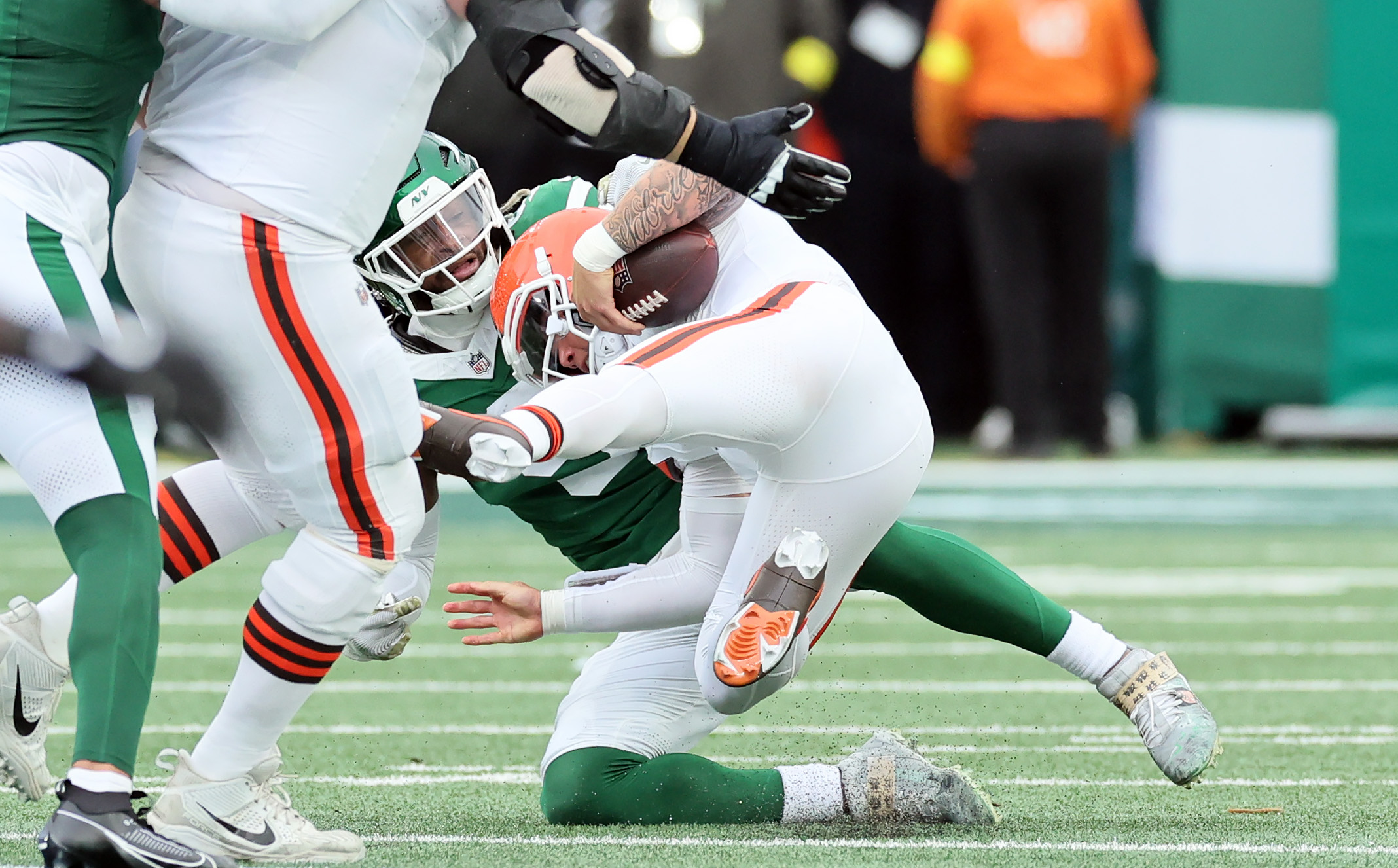 New York Jets defensive end Will McDonald IV sacks Cleveland Browns quarterback Dillon Gabriel on third down in the first half of play at MetLife Stadium. 