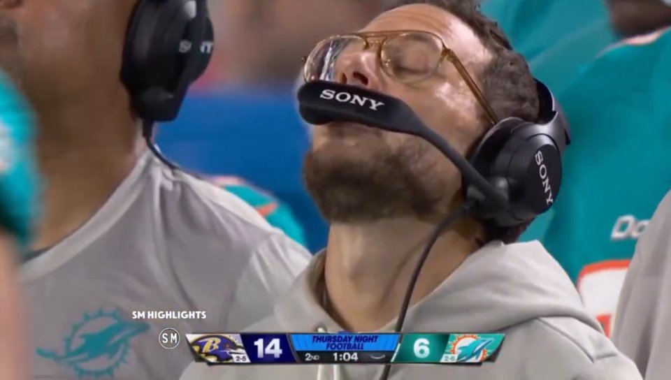 Mike McDaniel rolling his head back after his team has a terrible play