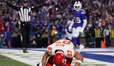 Patrick Mahomes' errant pass to Travis Kelce hits cameraman during Bills-Chiefs game