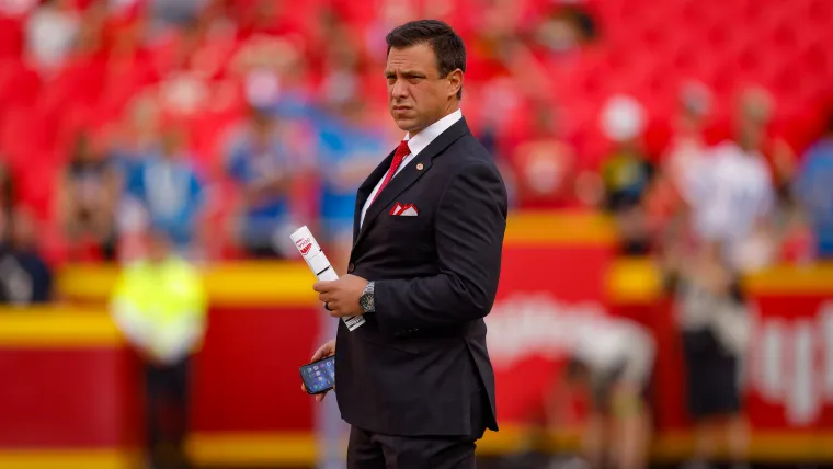 Chiefs predicted to acquire edge rusher, running back in trades with Titans, Dolphins image