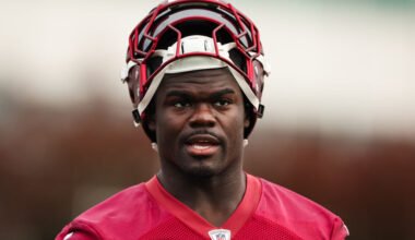 Raiders sign LB Davis, place OL Jackson Powers-Johnson on IR